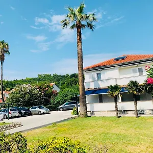 apartments-smilja-rab.primorje-gorskikotar.com/